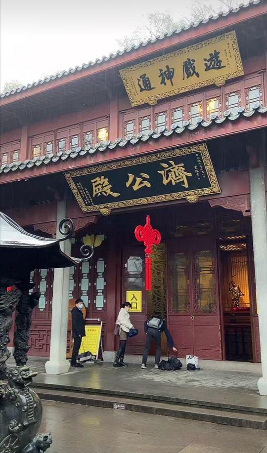 杭州一天游玩的地方有哪些?西湖、灵隐寺、龙井村等一日游攻略,轻松避开人潮,玩得尽兴! 杭州一天游玩的地方有哪些?西湖、灵隐寺、龙井村等一日游攻略,轻松避开人潮,玩得尽兴!
