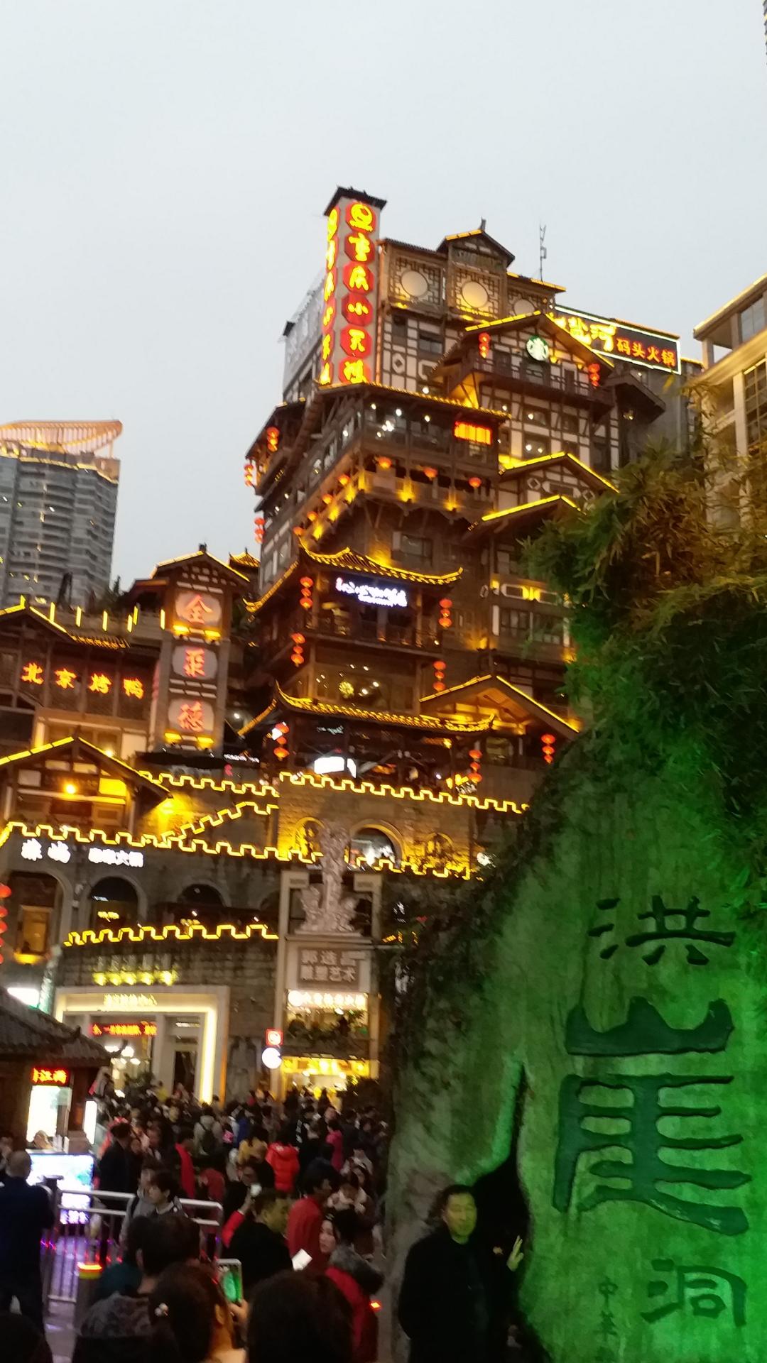 重庆旅游景点排行榜前十名:轻松规划山城之旅,避开拥挤享受快乐行程 重庆旅游景点排行榜前十名:轻松规划山城之旅,避开拥挤享受快乐行程