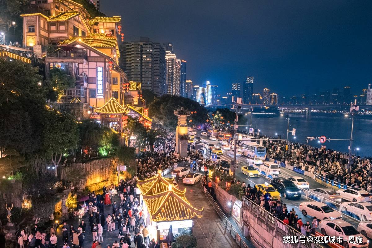 重庆旅游景点全攻略:轻松规划行程,避开人潮,品味地道美食与魔幻夜景 重庆旅游景点全攻略:轻松规划行程,避开人潮,品味地道美食与魔幻夜景