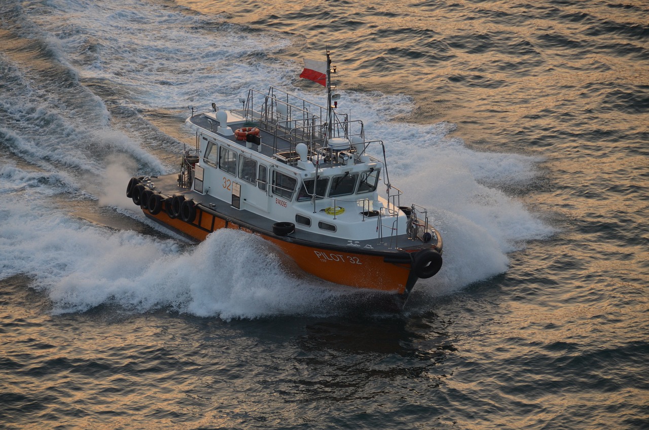 实拍香港维多利亚湾水龙卷消失全程